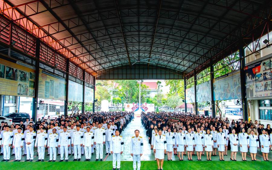 พิธีวางพานพุ่มดอกไม้ เนื่องในวันคล้ายวันพระบรมราชสมภพ พระบาทสมเด็จพระบรมชนกาธิเบศรมหาภูมิพลอดุลยเดชมหาราช บรมนาถบพิตร วันชาติ และวันพ่อแห่งชาติ ๕ ธันวาคม ๒๕๖๘